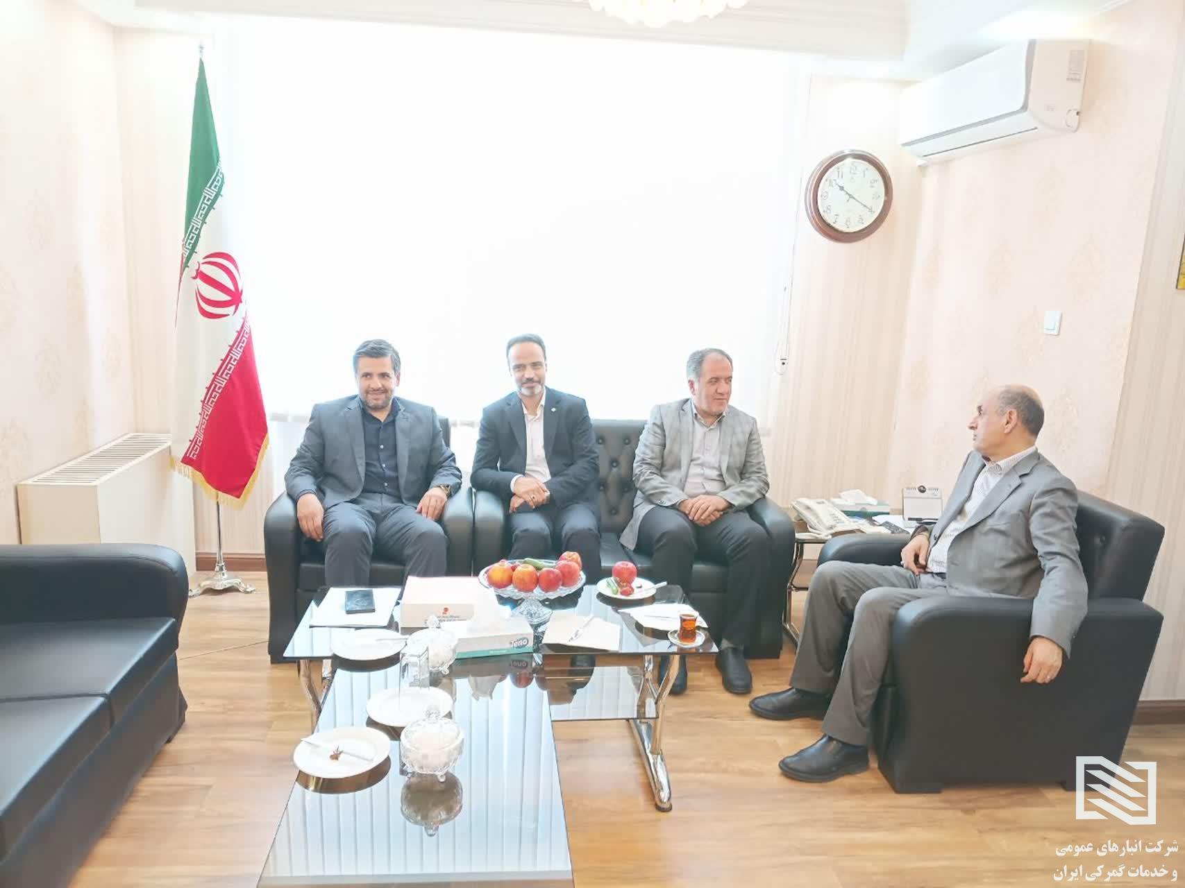 بررسی راهکارهای تقویت زیرساخت‌های حمل‌ونقل و لجستیک استان گیلان در دیدار دکتر حسنی با استاندارگیلان